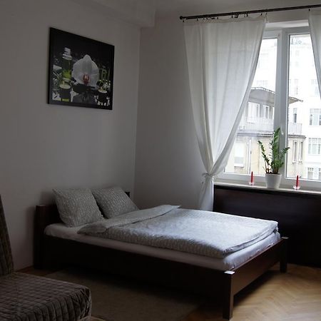 Krucza By Rental Apartments ワルシャワ エクステリア 写真