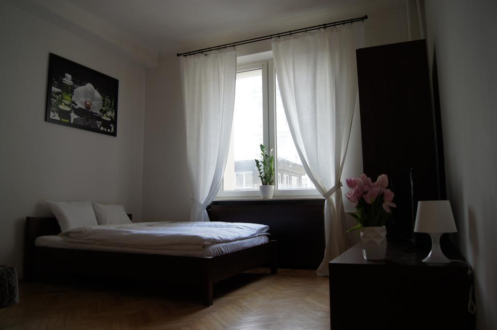 Krucza By Rental Apartments ワルシャワ エクステリア 写真