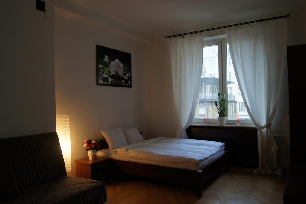Krucza By Rental Apartments ワルシャワ エクステリア 写真