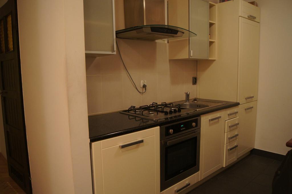 Krucza By Rental Apartments ワルシャワ エクステリア 写真