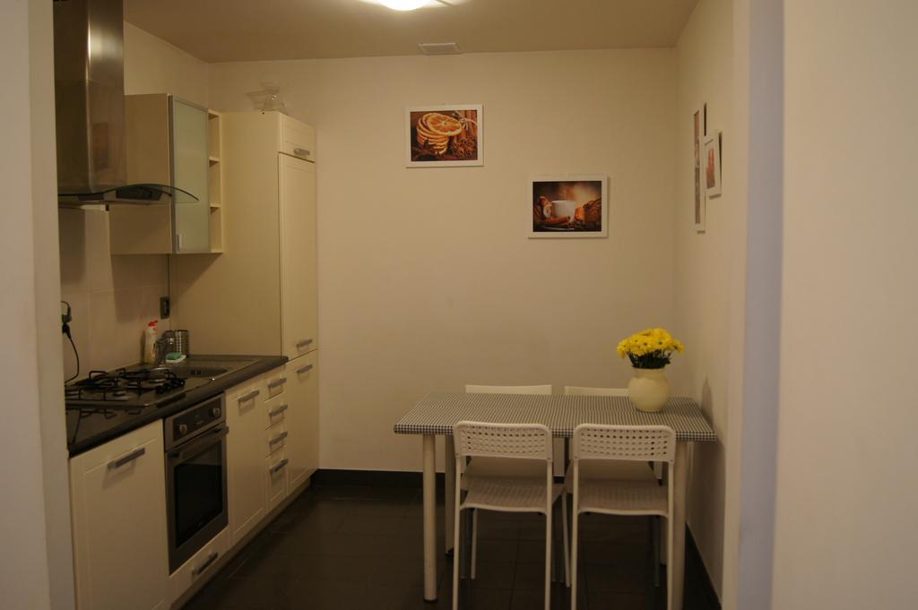 Krucza By Rental Apartments ワルシャワ エクステリア 写真