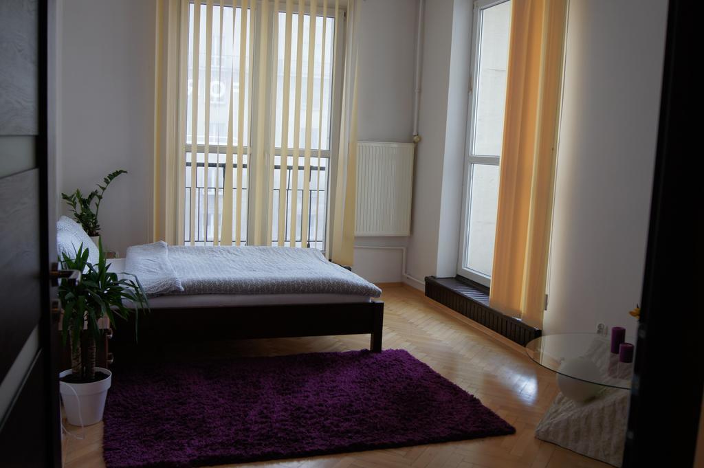 Krucza By Rental Apartments ワルシャワ エクステリア 写真