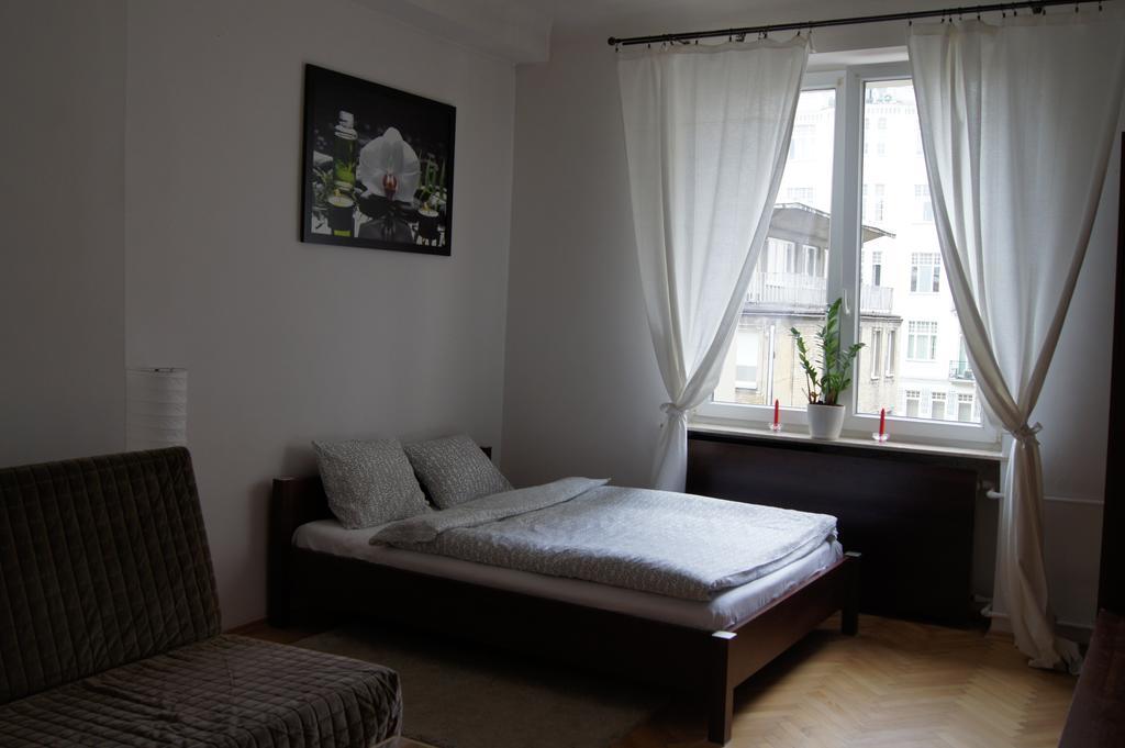Krucza By Rental Apartments ワルシャワ エクステリア 写真