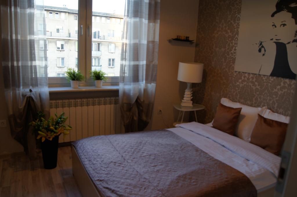 Krucza By Rental Apartments ワルシャワ エクステリア 写真